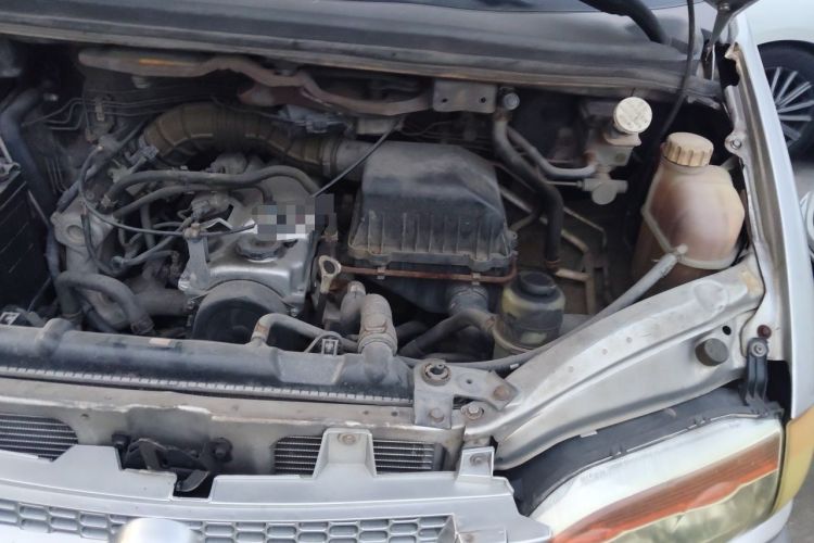 Used FORTHING Lingzhi 2013 V3 1.5L 7-Seater Standard Model II Engine Bay Left