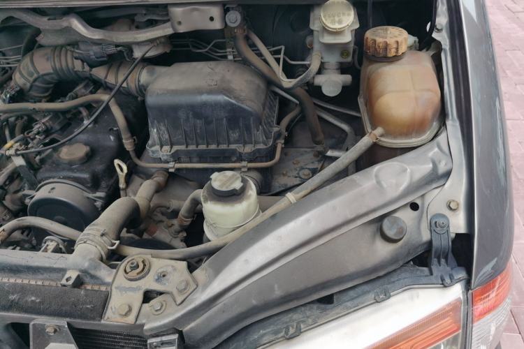Used FORTHING Lingzhi 2013 V3 1.5L 7-Seater Comfort Model Engine Bay Left