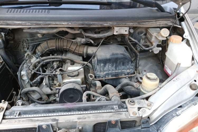 Used FORTHING Lingzhi 2013 V3 1.5L 7-Seater Luxury Model Engine Bay Left
