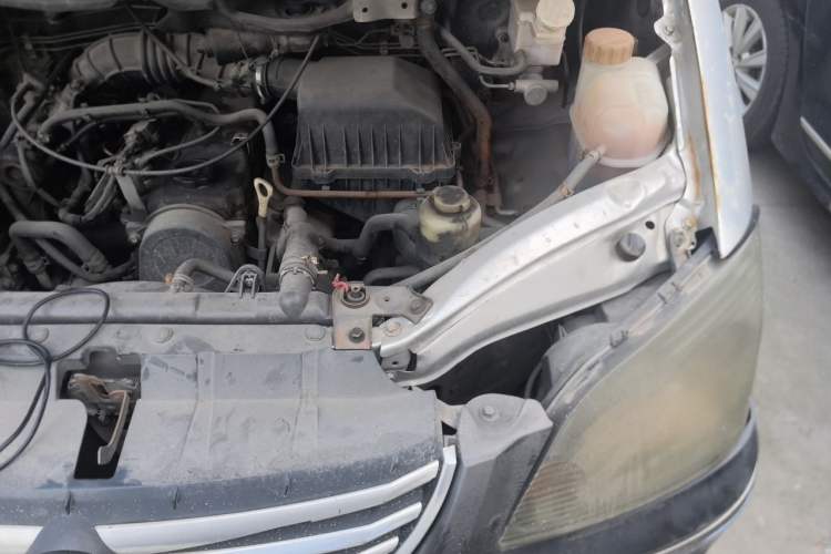 Used FORTHING Lingzhi 2013 M3 1.6L 7-seat Standard Model Engine Bay Left