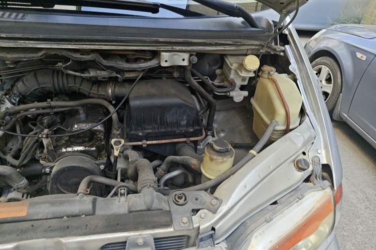 Used FORTHING Lingzhi 2013 V3 1.5L 7-Seater Comfort Model Engine Bay Left