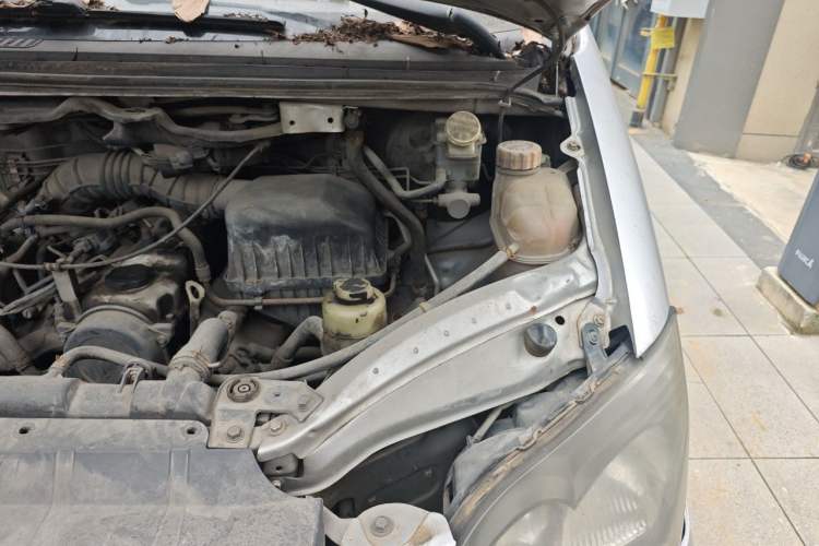 Used FORTHING Lingzhi 2013 M3 1.6L 7-seat Standard Model Engine Bay Left