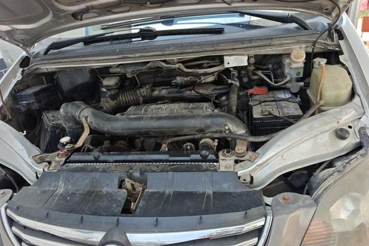 Used FORTHING Lingzhi 2013 M5 Q7 2.0L 7-Seater Long-Wheelbase Comfort Model Engine Bay