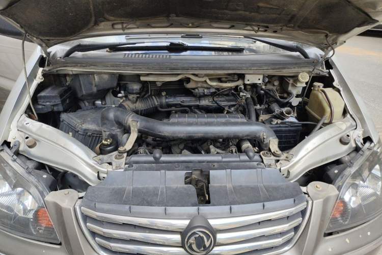 Used FORTHING Lingzhi 2013 M5 Q7 2.0L 9-Seater Long-Wheelbase Comfort Model Engine Bay