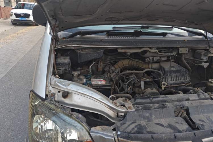 Used FORTHING Lingzhi 2013 M3 1.6L 7-Seater Luxury Model Engine Bay Right