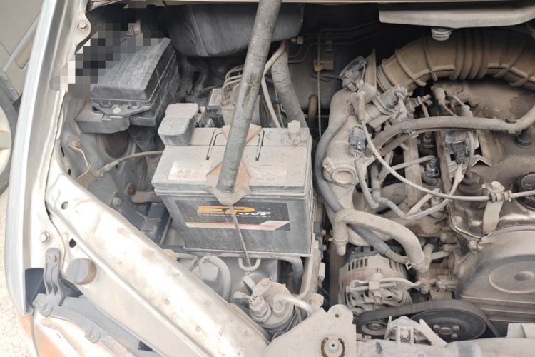 Used FORTHING Lingzhi 2013 V3 1.5L 7-Seater Standard Model II Engine Bay Right