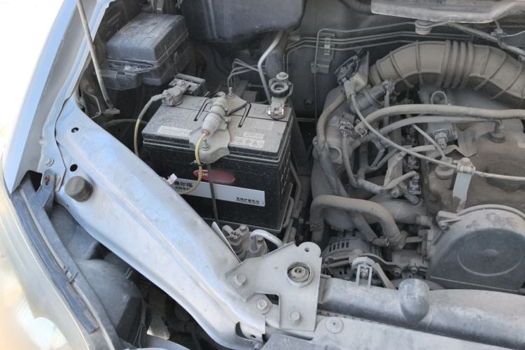 Used FORTHING Lingzhi 2013 M3 1.6L 7-Seater Comfort Model Engine Bay Right