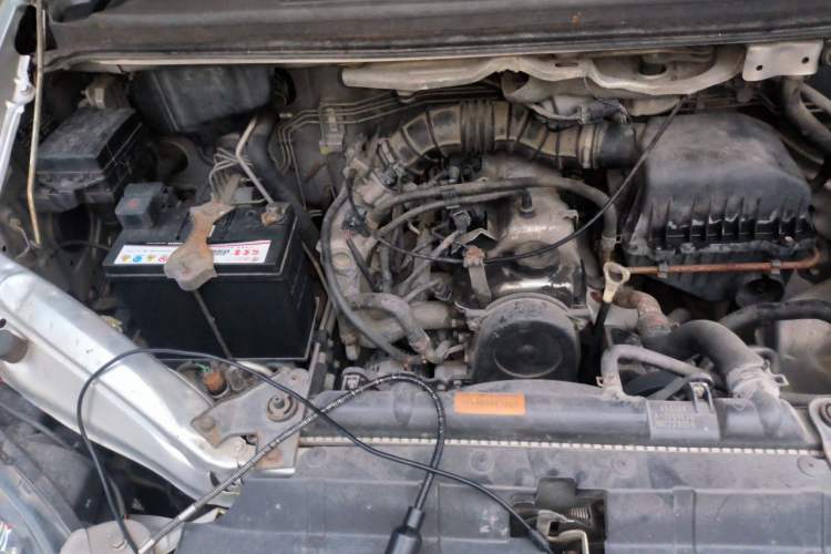 Used FORTHING Lingzhi 2013 M3 1.6L 7-Seater Comfort Model Engine Bay Right