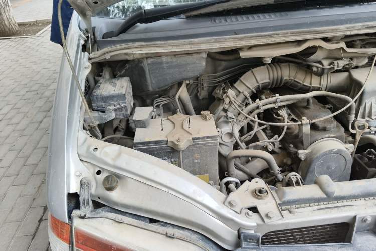 Used FORTHING Lingzhi 2013 V3 1.5L 7-Seater Standard Model II Engine Bay Right