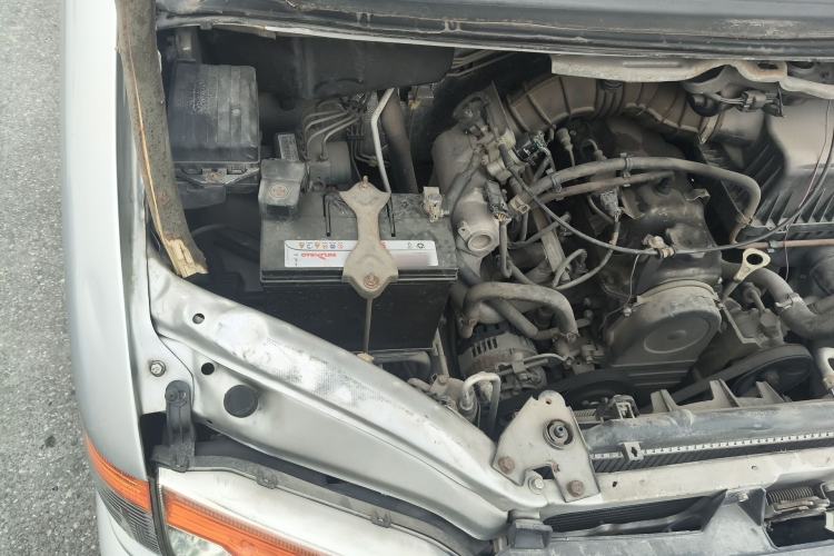 Used FORTHING Lingzhi 2013 V3 1.5L 7-Seater Standard Model II Engine Bay Right