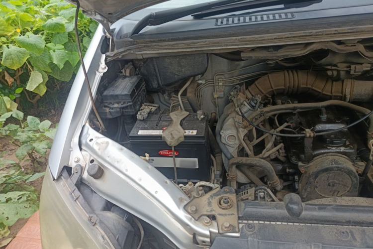 Used FORTHING Lingzhi 2013 M3 1.6L 7-Seater Luxury Model Engine Bay Right
