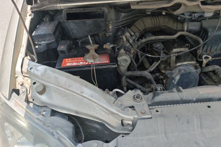 Used FORTHING Lingzhi 2013 M3 1.6L 7-Seater Luxury Model Engine Bay Right