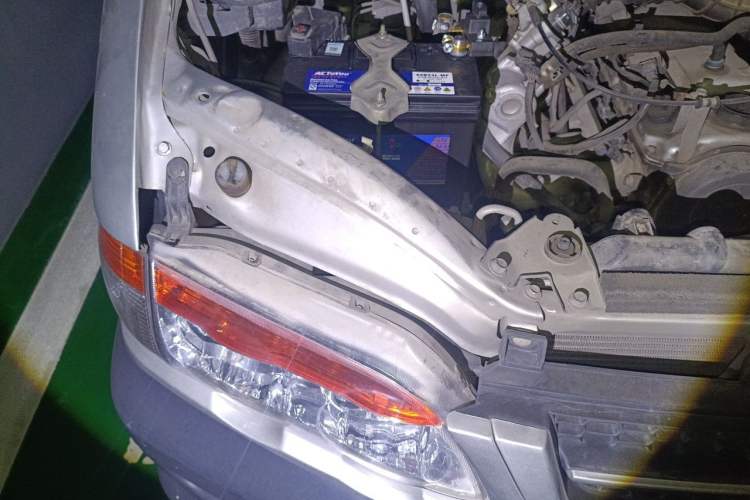 Used FORTHING Lingzhi 2013 V3 1.5L 7-Seater Standard Model II Engine Bay Right