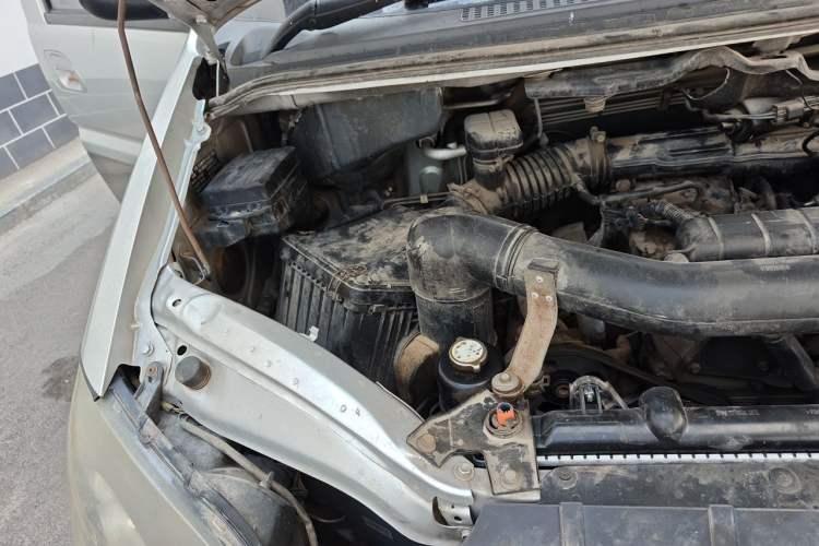 Used FORTHING Lingzhi 2013 M5 Q7 2.0L 7-Seater Long-Wheelbase Comfort Model Engine Bay Right