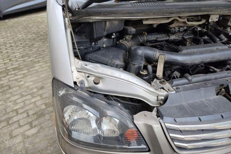 Used FORTHING Lingzhi 2013 M5 Q7 2.0L 9-Seater Long-Wheelbase Comfort Model Engine Bay Right