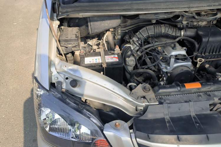 Used FORTHING Lingzhi 2013 M3 1.6L 7-seat Standard Model Engine Bay Right