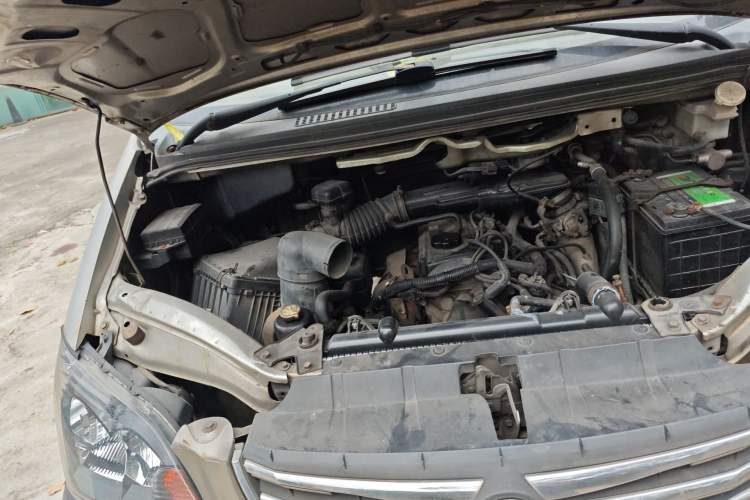 Used FORTHING Lingzhi 2013 M5 Q7 2.0L 7-Seater Long-Wheelbase Comfort Model Engine Bay Right