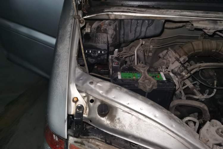 Used FORTHING Lingzhi 2013 V3 1.5L 7-Seater Standard Model II Engine Bay Right