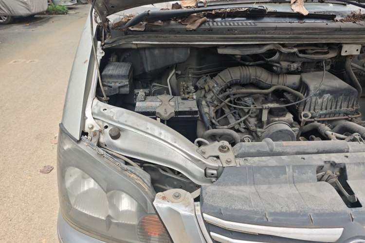 Used FORTHING Lingzhi 2013 M3 1.6L 7-seat Standard Model Engine Bay Right