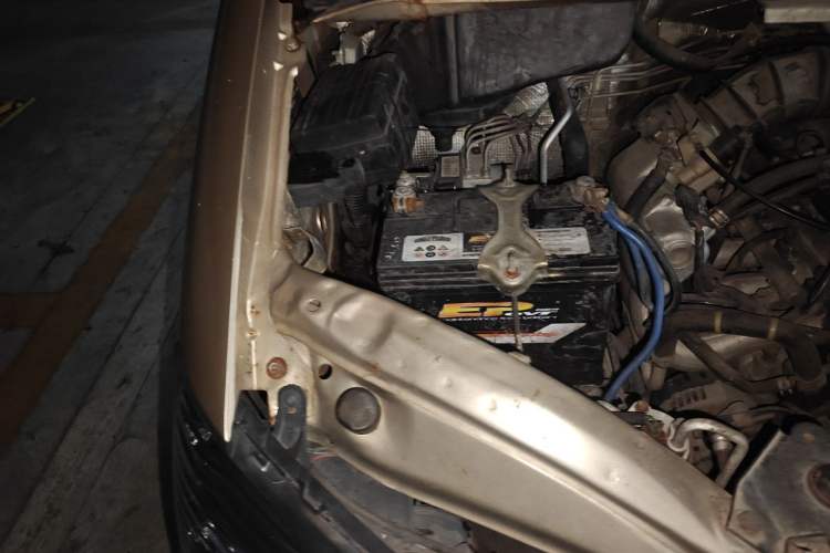 Used FORTHING Lingzhi 2013 V3 1.5L 7-Seater Standard Model II Engine Bay Right