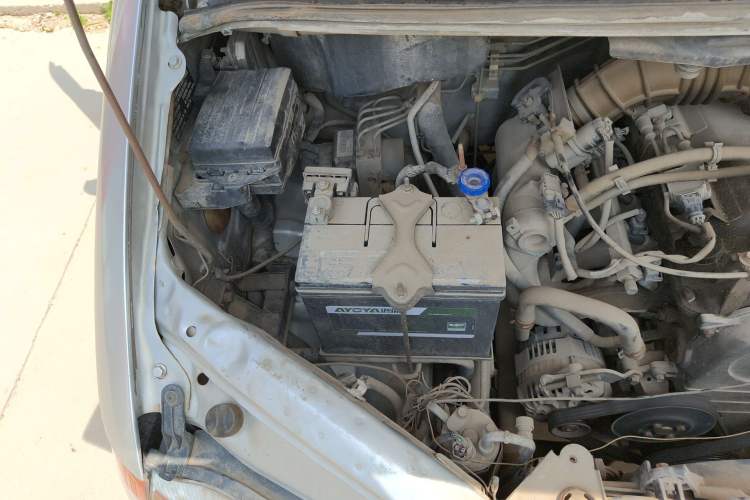 Used FORTHING Lingzhi 2013 V3 1.5L 7-Seater Standard Model II Engine Bay Right