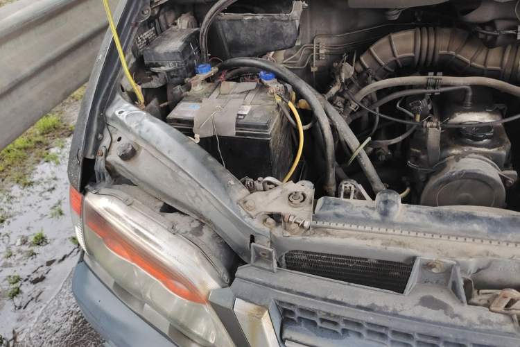 Used FORTHING Lingzhi 2013 V3 1.5L 7-Seater Standard Model II Engine Bay Right