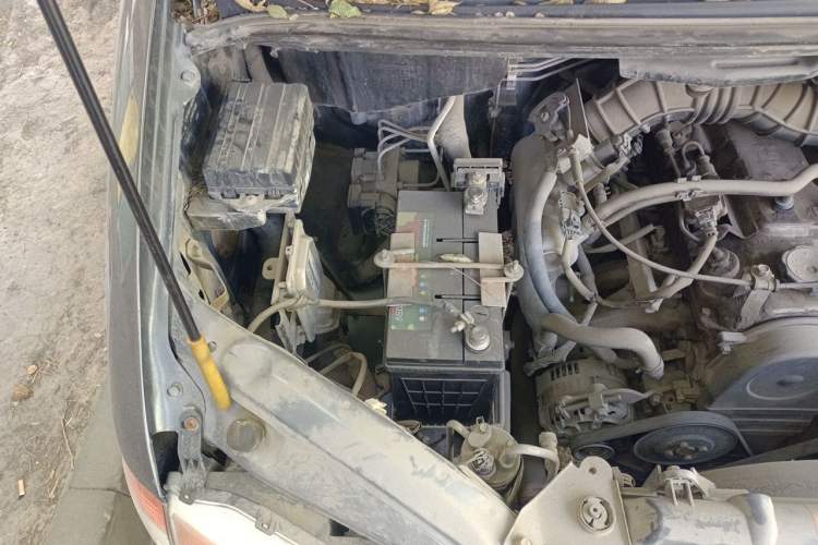 Used FORTHING Lingzhi 2013 V3 1.5L 5-Seat Standard Model I Engine Bay Right