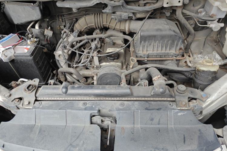 Used FORTHING Lingzhi 2013 M3 1.6L 7-Seater Comfort Model Engine Bay
