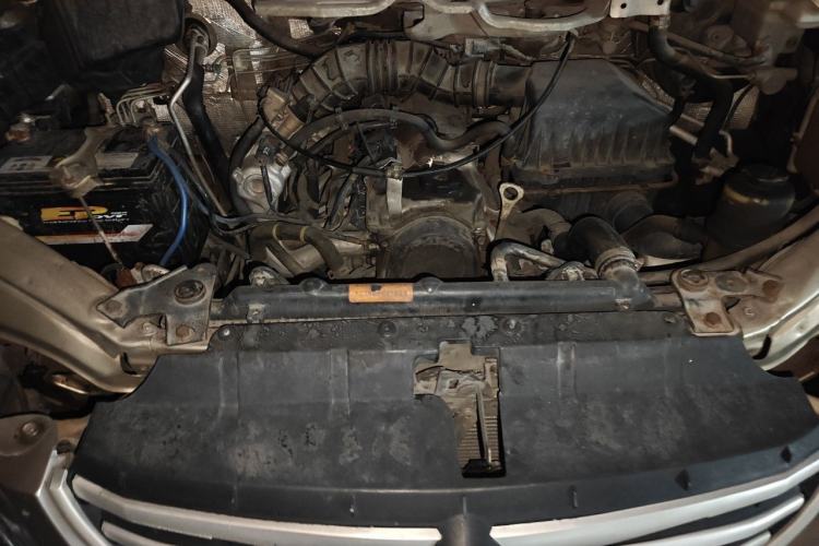 Used FORTHING Lingzhi 2013 V3 1.5L 7-Seater Standard Model II Engine Bay
