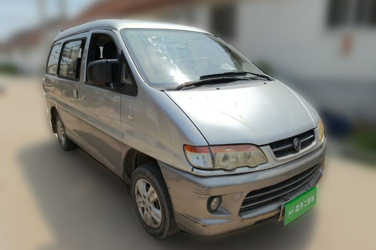 Used FORTHING Lingzhi 2013 V3 1.5L 7-Seater Standard Model II Front Right 45 Deg