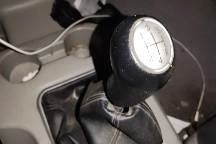 Used FORTHING Lingzhi 2013 M3 1.6L 7-Seater Luxury Model Gear Lever