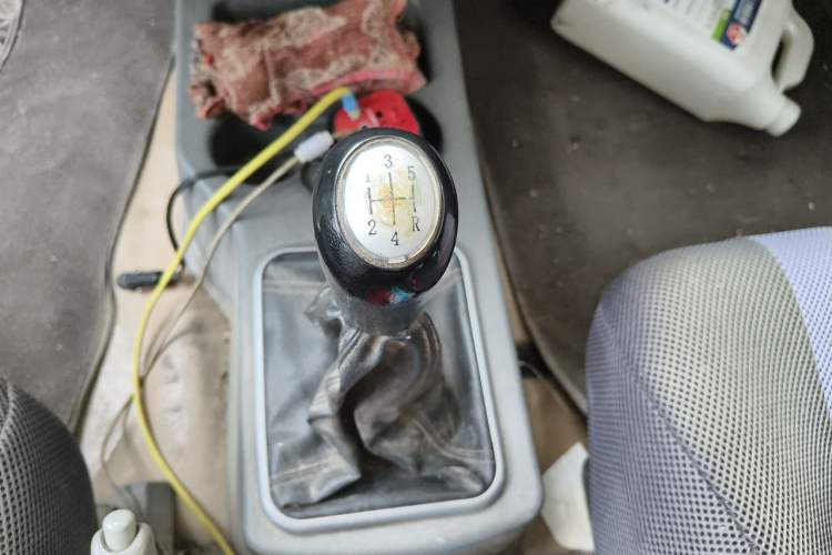 Used FORTHING Lingzhi 2013 V3 1.5L 7-Seater Standard Model II Gear Lever