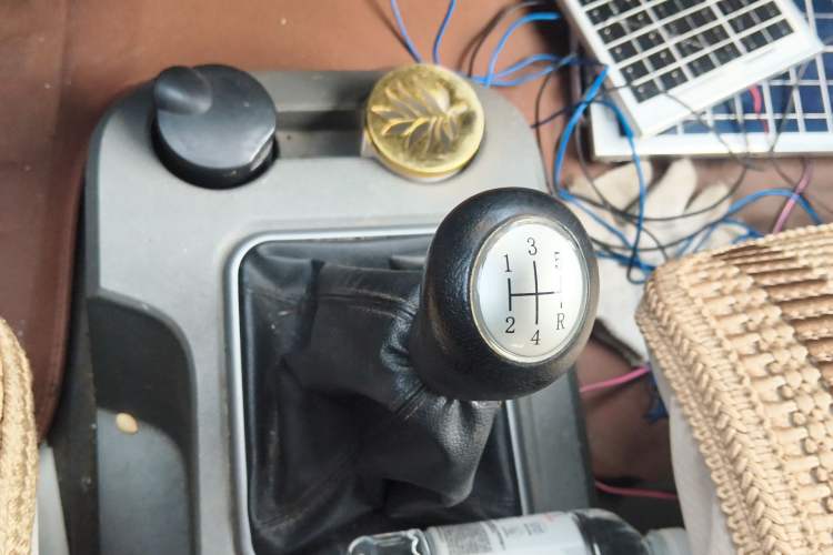 Used FORTHING Lingzhi 2013 V3 1.5L 7-Seater Luxury Model Gear Lever