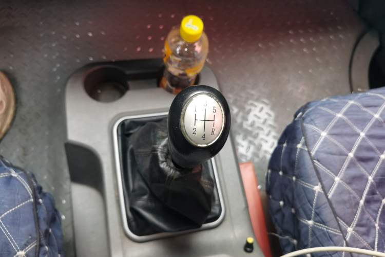 Used FORTHING Lingzhi 2013 V3 1.5L 7-Seater Comfort Model Gear Lever