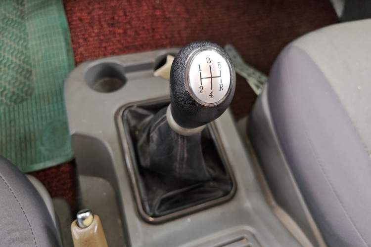 Used FORTHING Lingzhi 2013 M3 1.6L 7-Seater Comfort Model Gear Lever