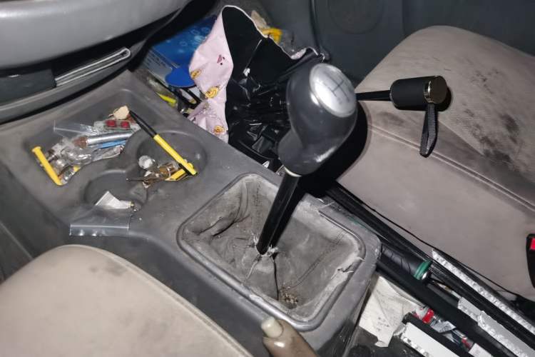 Used FORTHING Lingzhi 2013 V3 1.5L 7-Seater Standard Model II Gear Lever