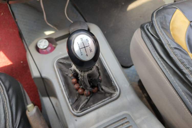 Used FORTHING Lingzhi 2013 V3 1.5L 7-Seater Standard Model II Gear Lever