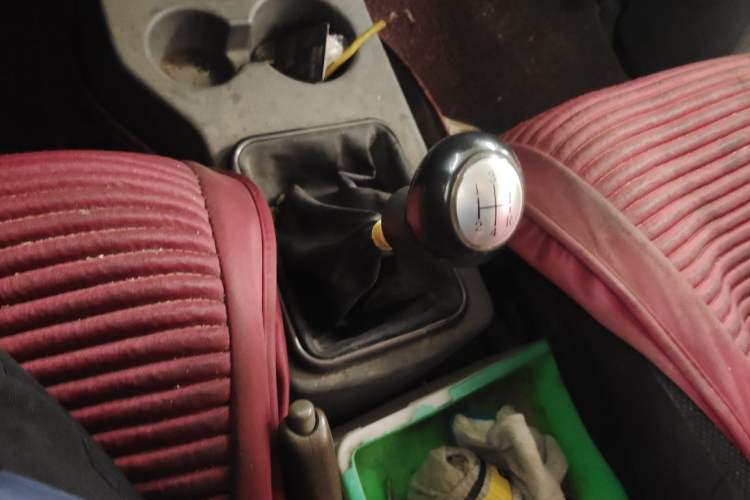 Used FORTHING Lingzhi 2013 V3 1.5L 7-Seater Standard Model II Gear Lever