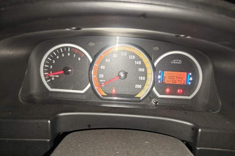 Used FORTHING Lingzhi 2013 M5 Q7 2.0L 7-Seater Long-Wheelbase Comfort Model Instrument Cluster