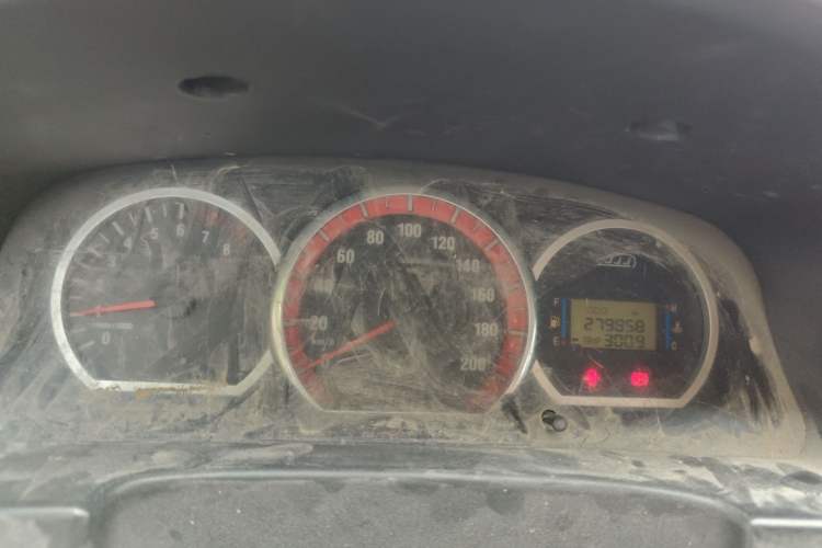 Used FORTHING Lingzhi 2013 M5 Q7 2.0L 7-Seater Long-Wheelbase Comfort Model Instrument Cluster
