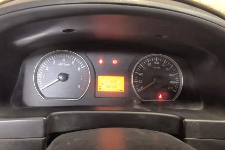 Used FORTHING Lingzhi 2013 M3 1.6L 7-seat Standard Model Instrument Cluster