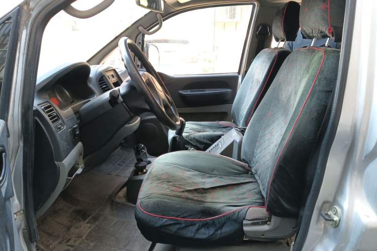 Used FORTHING Lingzhi 2013 V3 1.5L 7-Seater Luxury Model Left Front Seat