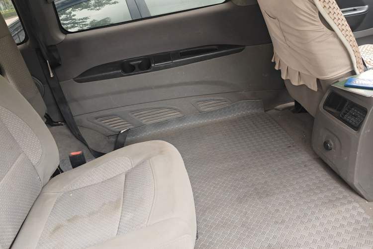 Used FORTHING Lingzhi 2013 V3 1.5L 7-Seater Standard Model II Left Rear Seat