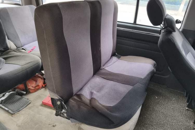 Used FORTHING Lingzhi 2013 V3 1.5L 7-Seater Standard Model II Left Rear Seat