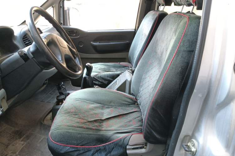Used FORTHING Lingzhi 2013 V3 1.5L 7-Seater Luxury Model Left Rear Seat