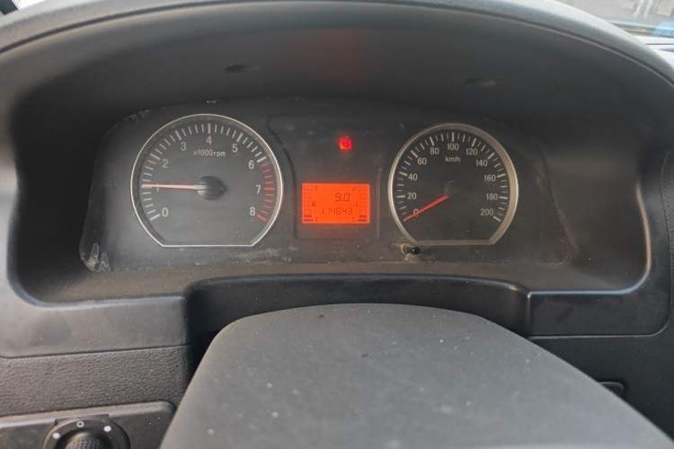 Used FORTHING Lingzhi 2013 M3 1.6L 7-Seater Luxury Model Odometer Close Up