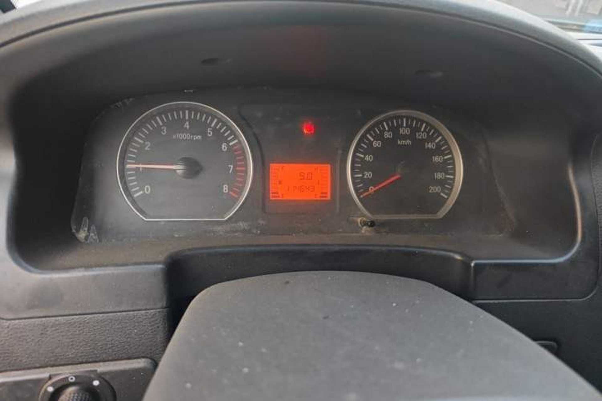 Used FORTHING Lingzhi 2013 M3 1.6L 7-Seater Luxury Model Odometer Close Up
