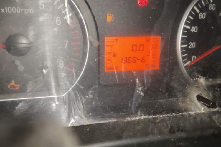 Used FORTHING Lingzhi 2013 M3 1.6L 7-Seater Luxury Model Odometer Close Up
