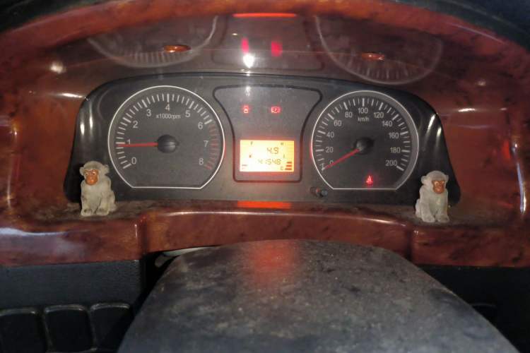 Used FORTHING Lingzhi 2013 M3 1.6L 7-Seater Comfort Model Odometer Close Up