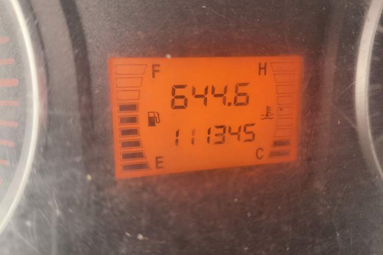 Used FORTHING Lingzhi 2013 V3 1.5L 7-Seater Standard Model II Odometer Close Up